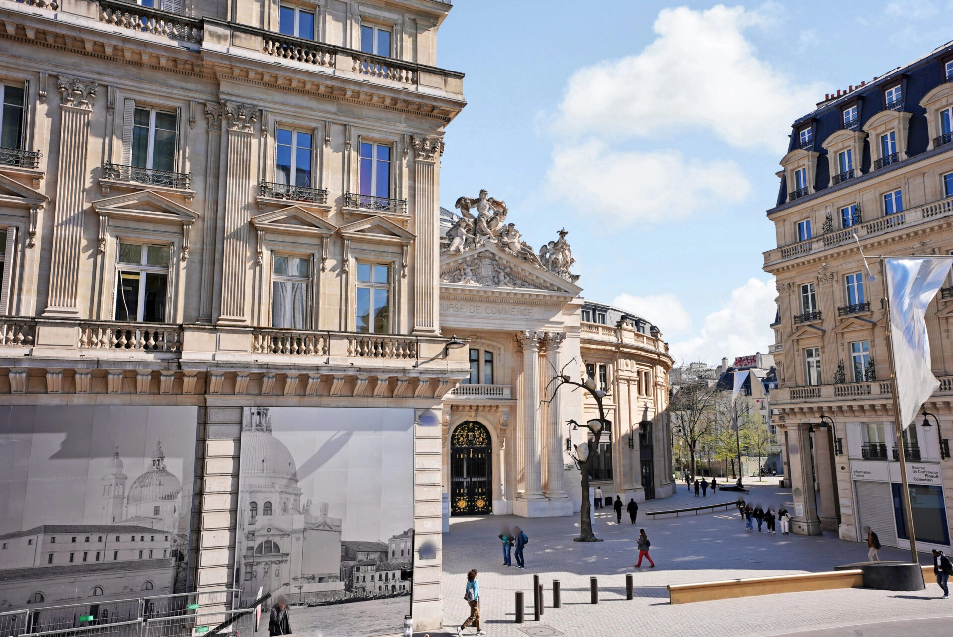 Rue du Louvre